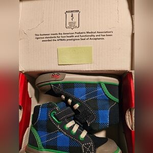 See Kai Run Dane Sneakers SKR Hi Tops Blue Plaid Green Unisex Toddler Size 6 NEW